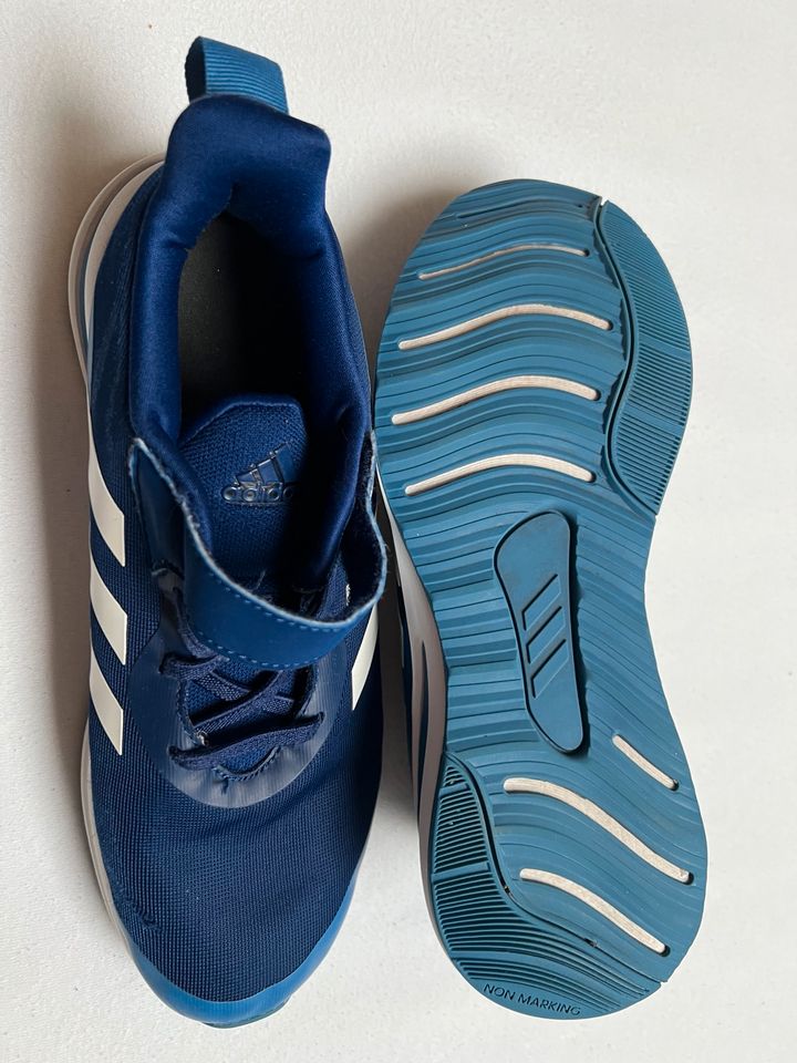 Adidas Performance Turnschuhe, Gr. 38, blau mit Klettverschluss in St. Kilian