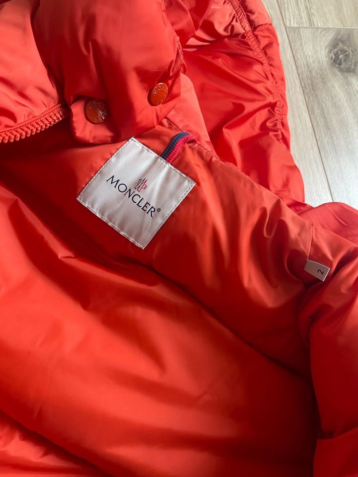 Moncler Jacke orange in Hamburg