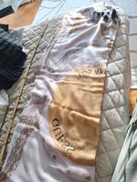 GUESS Schal Original klassisch Maße 1,2x1,2 m neu Nordrhein-Westfalen - Bad Driburg Vorschau