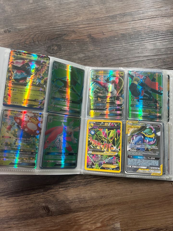 Pokémon Hefter mit Karten zum 2/4 gefüllt in Beetzsee