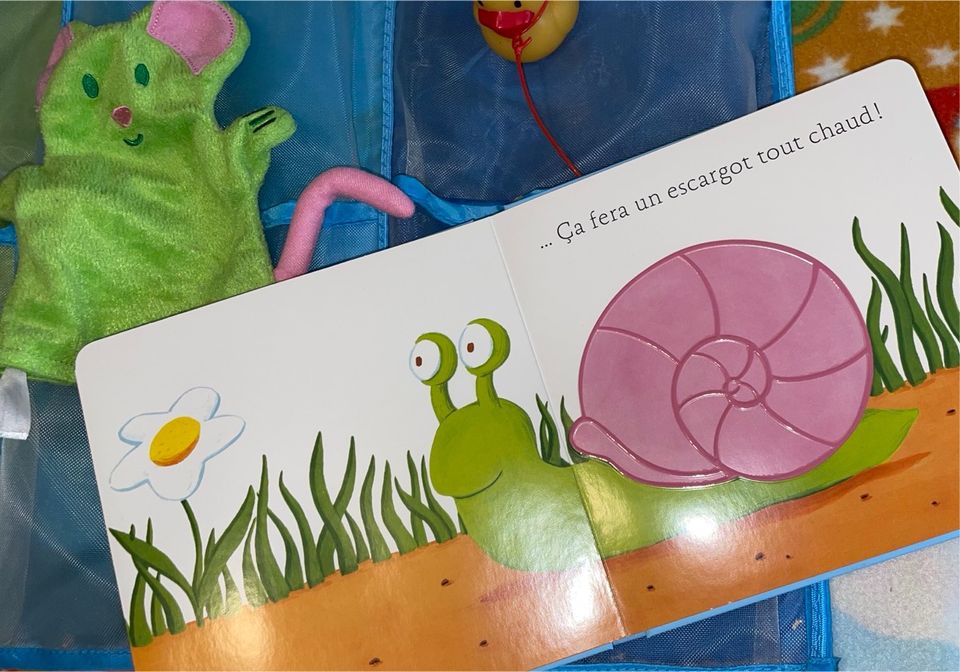 Französisches Kinderbuch mit Maus Handpuppe für 5,-€ in Berlin