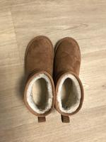 warme gut erhaltende Winterschuhe mit (kein echt) Fell /Ugg dupes Stuttgart - Hedelfingen Vorschau