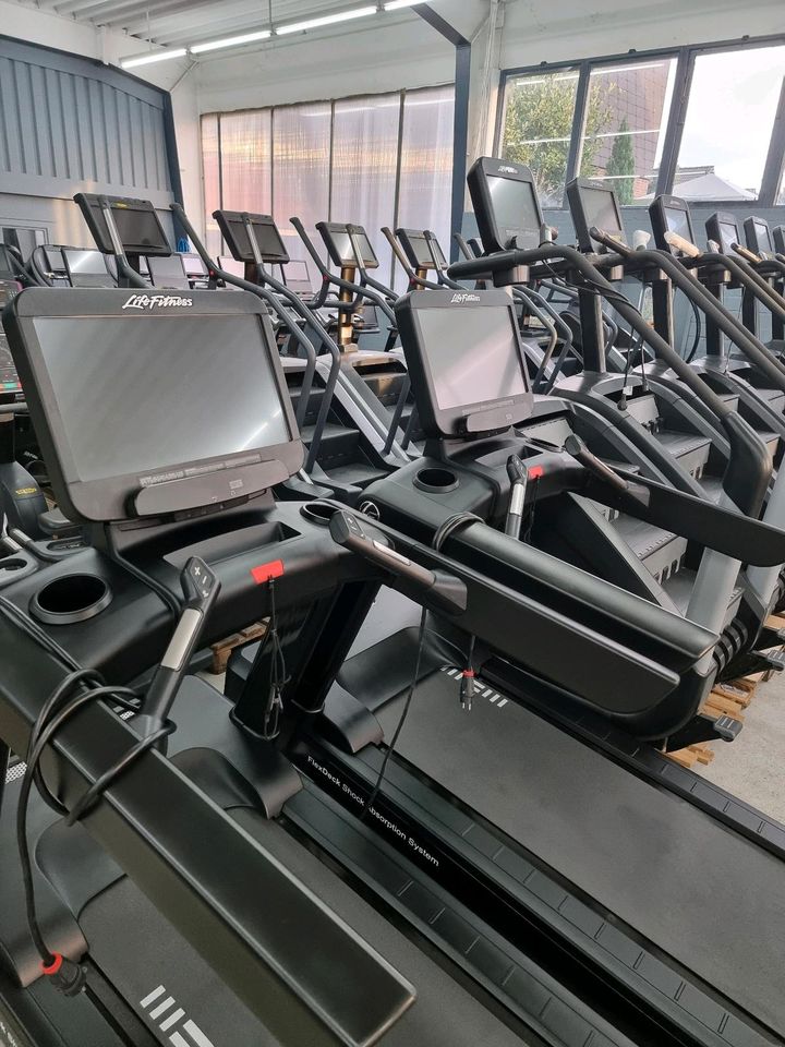 Life Fitness Laufband Integrity "D" mit Discover SE3HD Console !! in Detmold