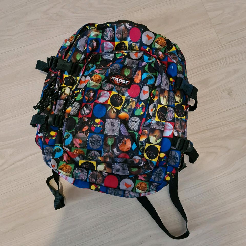 Eastpak Laptoprucksack wie neu in Heusenstamm