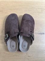 Clogs , Leder Hausschuhe mit Fußbett, Topmodern, Gr. 43 Nordrhein-Westfalen - Siegen Vorschau