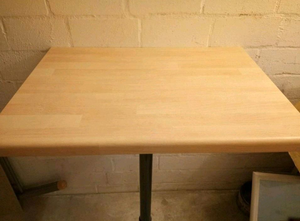 Tisch. Tischplatte mit höhenverstellbarem Fuß, Arbeitsplatte.... in Wennigsen