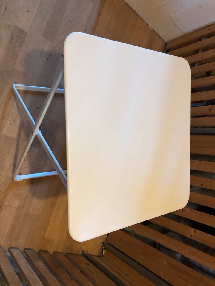 Ikea Garten/Balkontisch und Stuhl klappbar in Potsdam