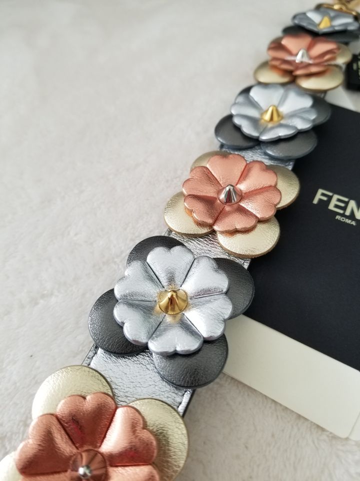 Fendi Floral leather strap in Köln