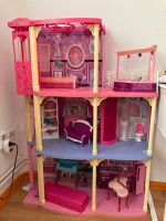 Großes Barbie Puppenhaus mit viel Zubehör Berlin - Lichtenberg Vorschau