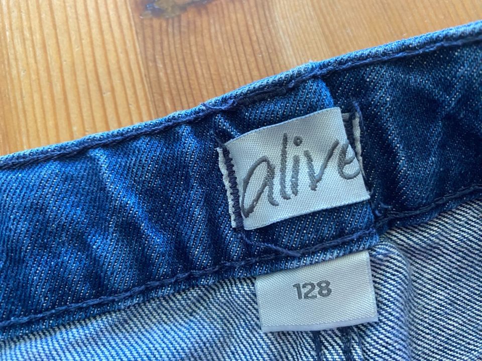 Jeans Bermudas kurze Hose 128 in München