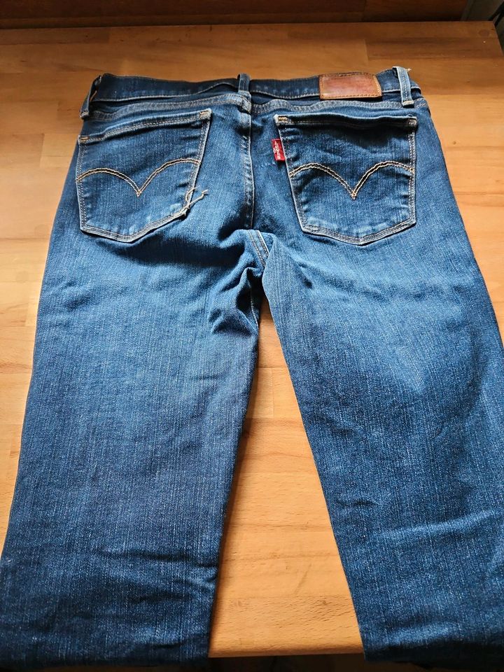 Levis 710 super skinny Gr 25 32 in Hamburg