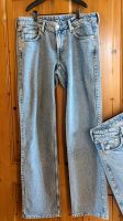 WEEKDAY Arrow Low Straight Jeans, Gr. 29/30 Kr. München - Unterföhring Vorschau