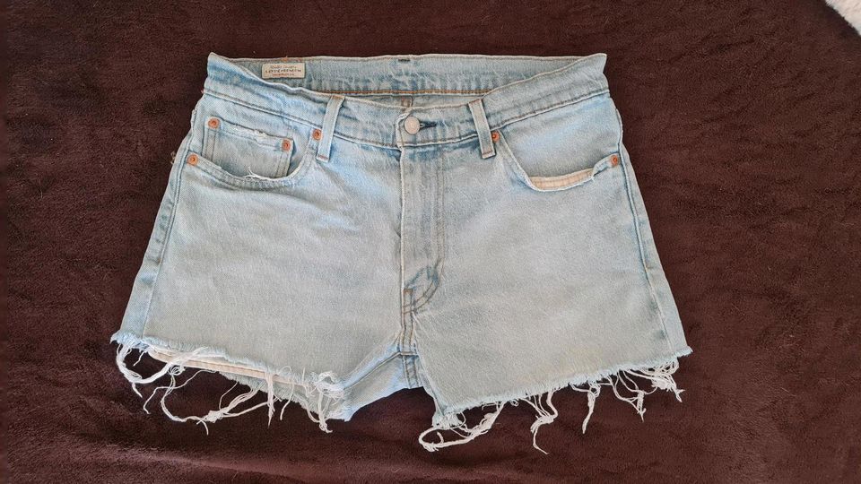 Levi's Jeans Shorts W32 hellblau in Köln