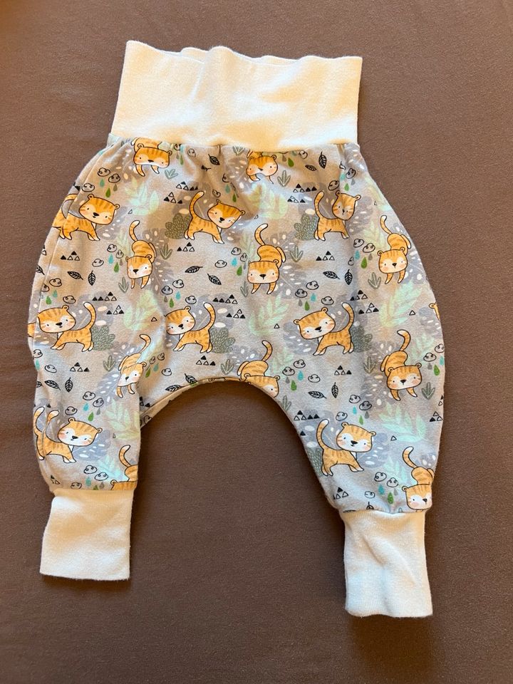 Babykleidung Hr. 50 56 62 68 Junge Unisex in Düsseldorf