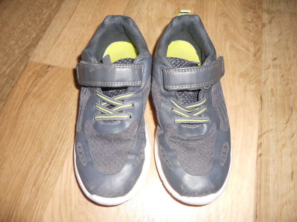 Kinder - Halbschuhe - Sneaker - Sportschuhe - Gr. 31 in Mücheln (Geiseltal)