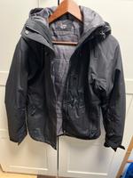 Skijacke Kacke schwarz Gr 34 H&M Sport Niedersachsen - Wetschen Vorschau