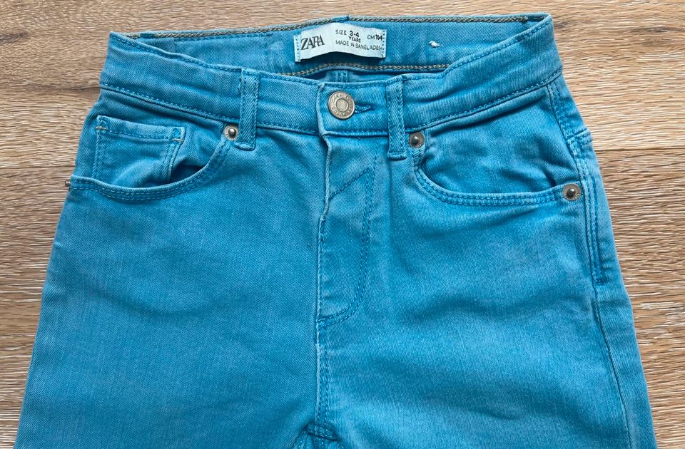 ZARA Jeans Shorts kurze Hose hellblau 104 in Hünfelden