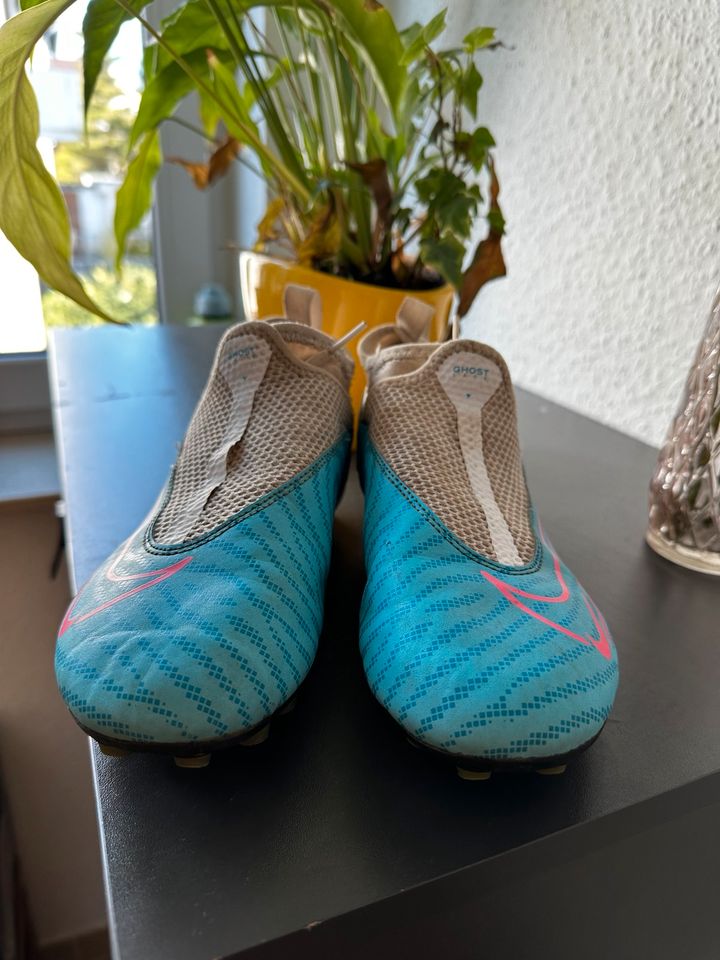 Nike Jungen Fußballschuhe in Höxter