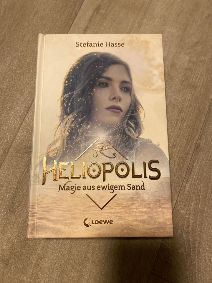 Buch „Heliopolis“ von Stefanie Hasse in Erlangen