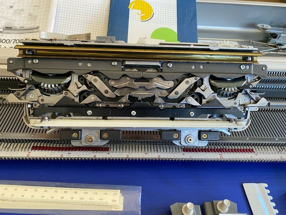 Empisal Knitmaster Modell 700 Strickmaschine, Top in Braunschweig