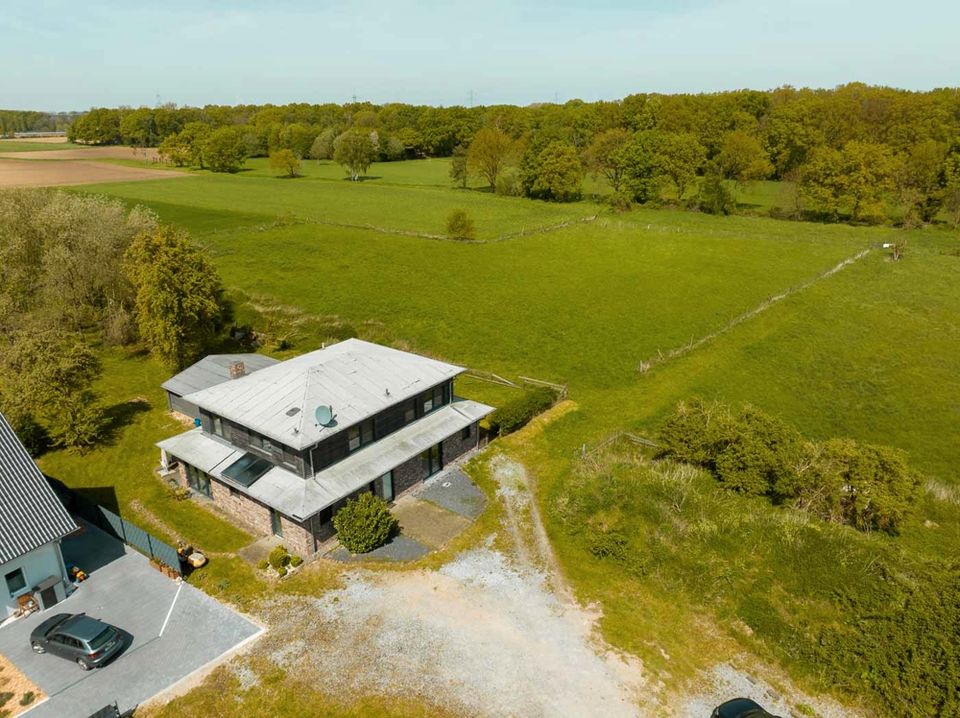 Zweifamilienhaus auf beeindruckendem Grundstück mit Pferdehaltungsgenehmigung in Willich