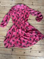Guess Kleid gr.S Damen Tiger rosa neuwertig NP 120€ Berlin - Lichtenberg Vorschau
