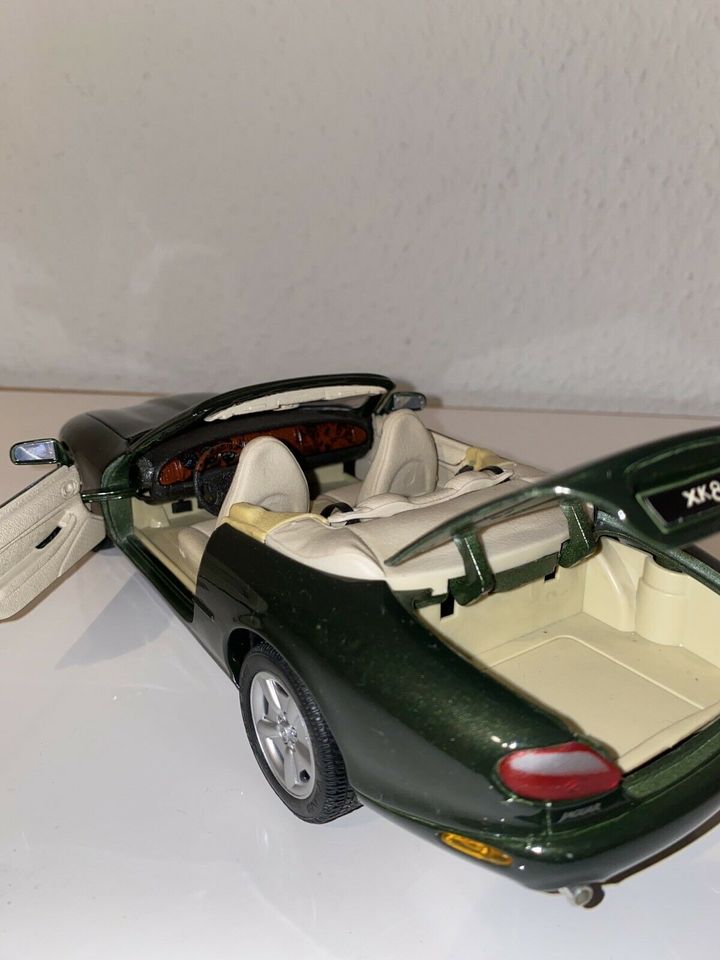 Modellauto Jaguar XK8 Maisto 1:18 Sammlung in Eschweiler