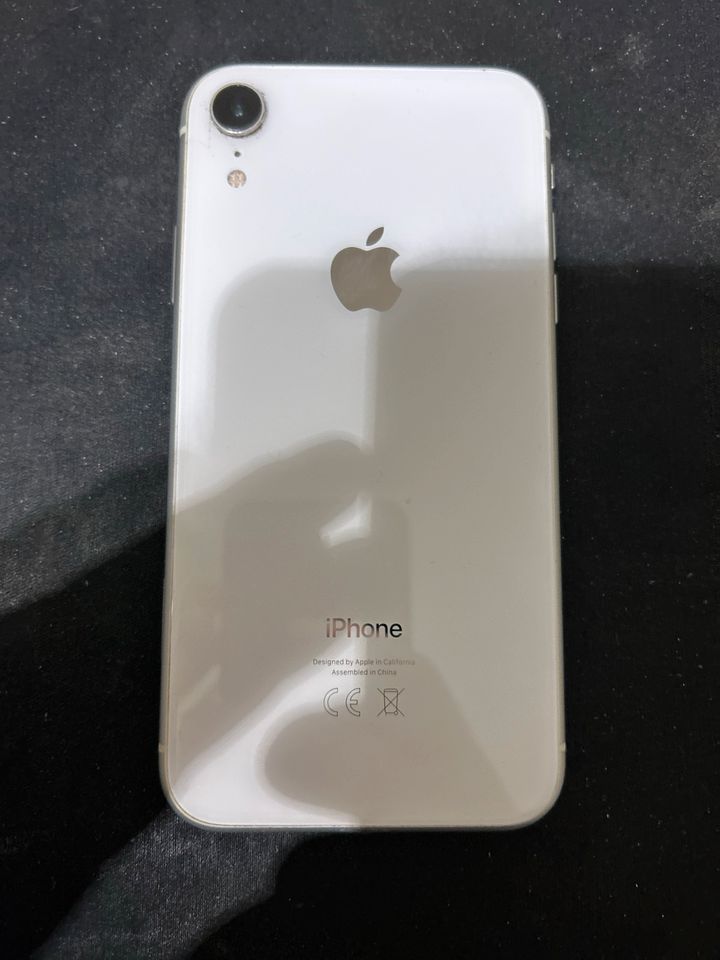 iPhone XR 64 GB weiß in Remscheid