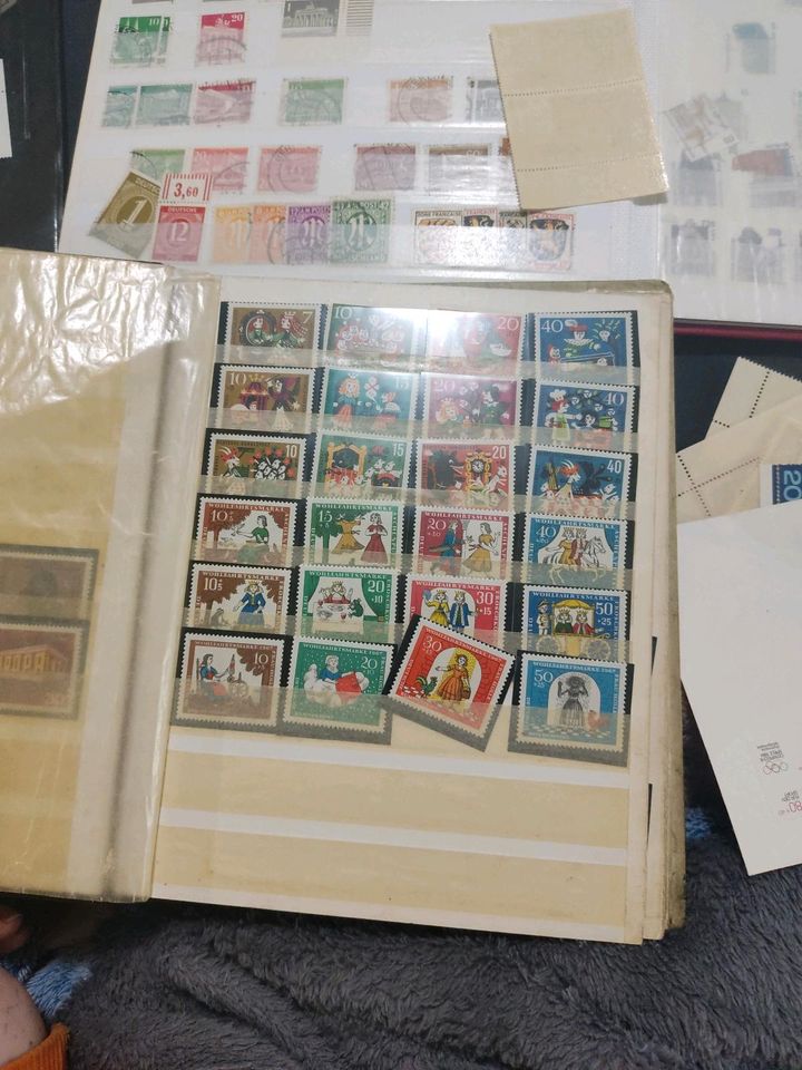 Sammler Briefmarken in Bottrop