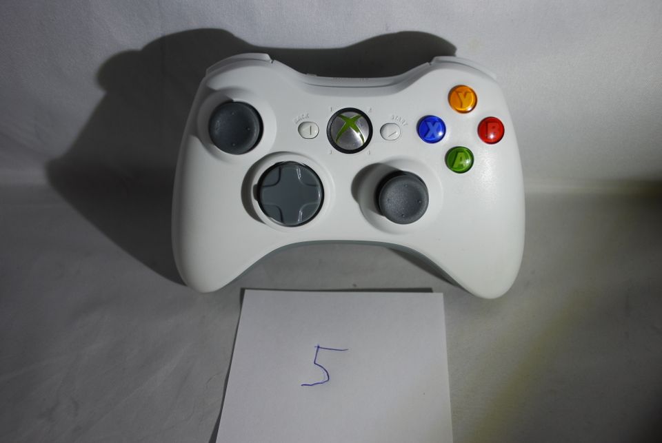 Erneuerter Weißer Xbox 360 Controller (5) in Melle