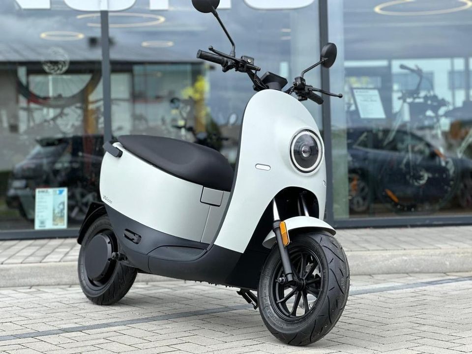 UNU Elektroroller PRO 4KW NEU! in Bayern - Niedernberg | Motorroller &  Scooter gebraucht | eBay Kleinanzeigen ist jetzt Kleinanzeigen