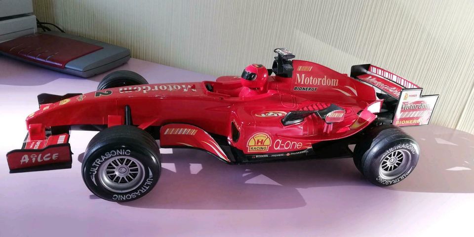 Formel 1 Modell Ferrari 1 : 10 in Hohnstein