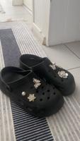 Crocs mit charms Niedersachsen - Hildesheim Vorschau