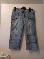 3/4 Jeans mit Knöpfen und Verschlüssen Frankfurt am Main - Ostend Vorschau