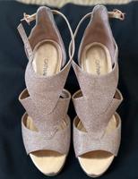 CATWALK goldene Glitzer Sandaletten mit Absatz, Größe 40 Friedrichshain-Kreuzberg - Friedrichshain Vorschau