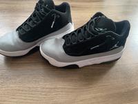 Jordan Freizeitschuhe Kinder Damen Turnschuh Gr.38,5 Düsseldorf - Lichtenbroich Vorschau