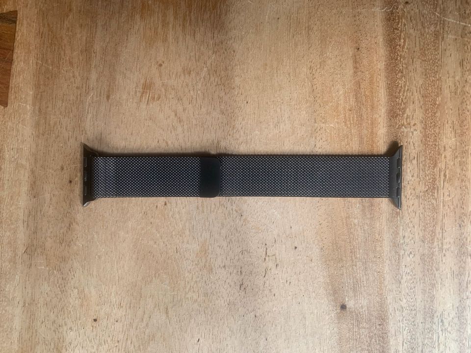 Apple Watch Armband Milanaise Edelstahl 40mm schwarz in Berlin
