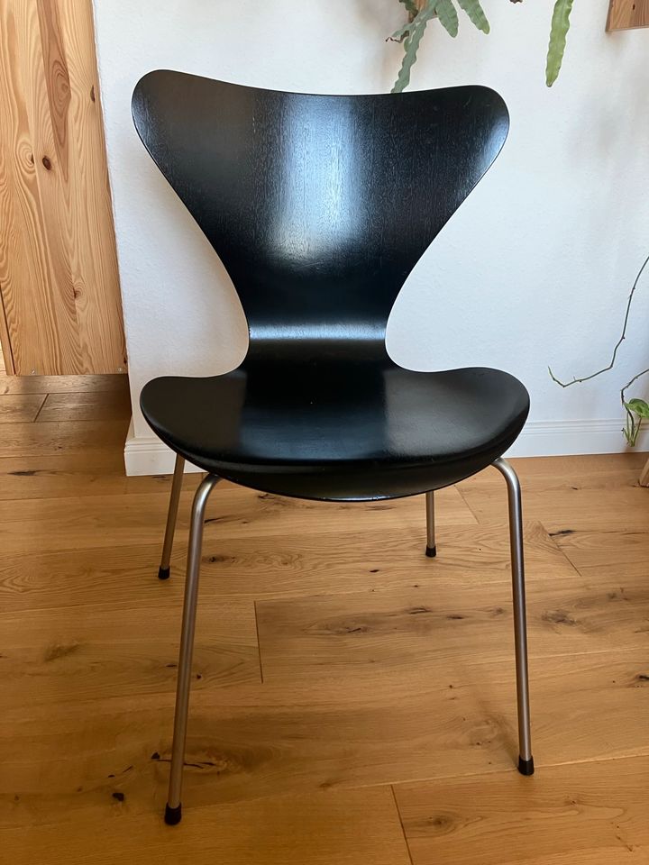 Fritz Hansen Serie 7 Stuhl schwarz (Arne Jacobsen) in Bremen