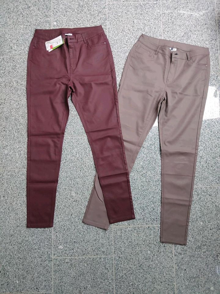 Lederimitat Hose, bordeaux, grau-braun, skinny in Wörth a. Main