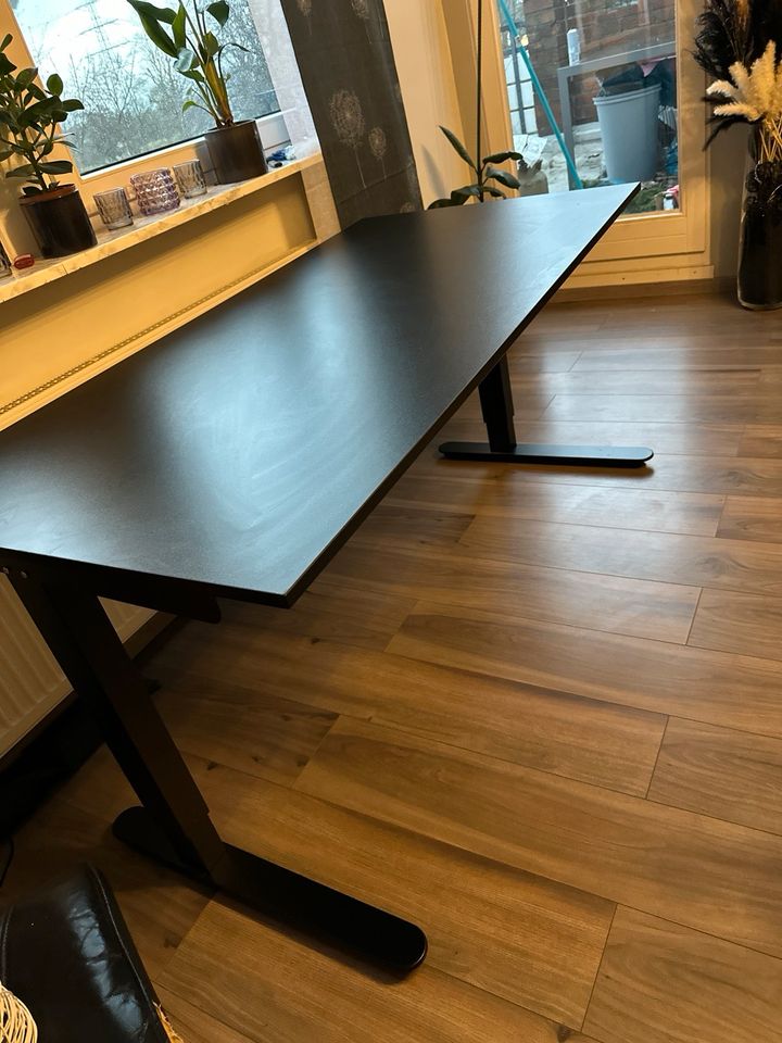 Höhenverstellbarer Schreibtisch in Duisburg