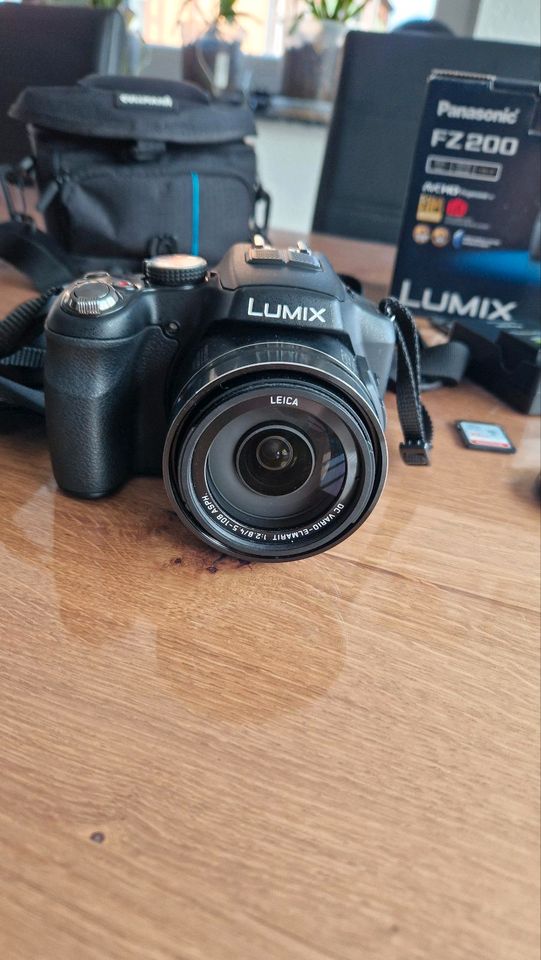 Panasonic Lumix FZ200 Kamera in Laupheim