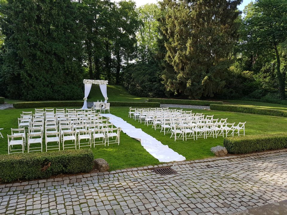 Klappstuhl weiß mieten Hochzeit, Feier, Event, freie Trauung in Salzhemmendorf