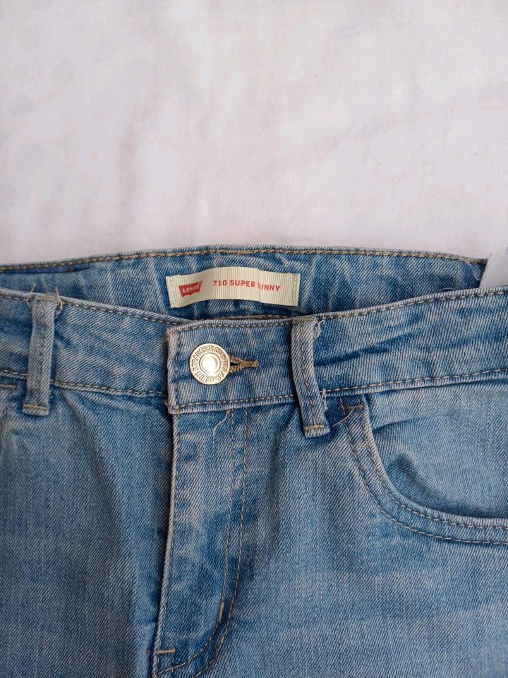 Jeans  2 x Levi's 710 super skinny Gr.152 in Postbauer-Heng