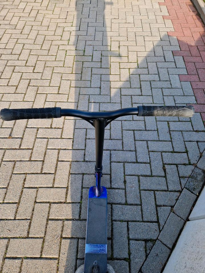 Slamm Shadow Stunt Scooter & Blunt Prodigy S8 in Haldensleben