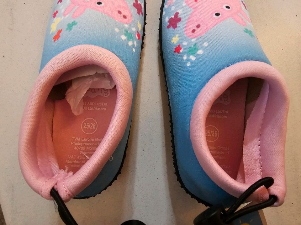 Badeschuhe Wasserschuhe Gr 25-26 Peppa Pig  neu in Duderstadt