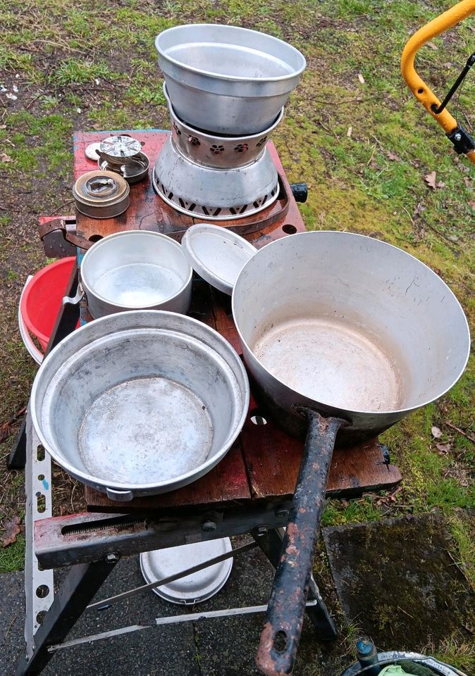 Uraltes Campingkochgeschirr, Aluminium in Bremervörde