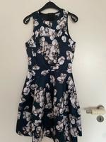 Kleid mit Blumenmuster Baden-Württemberg - Denzlingen Vorschau