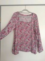 Bluse mit Blumenmotiv selbstgenäht Größe 44/46 Leipzig - Eutritzsch Vorschau