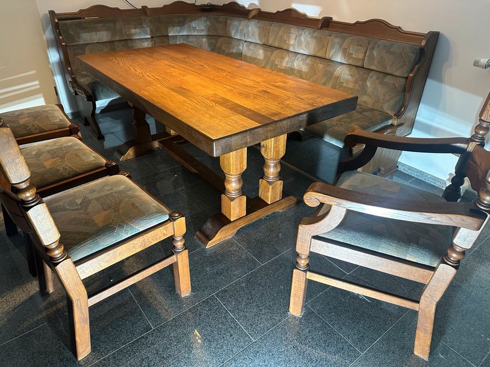 Sehr massive rustikale Eckbank mit 4 Stühlen und Tisch in Rudersberg