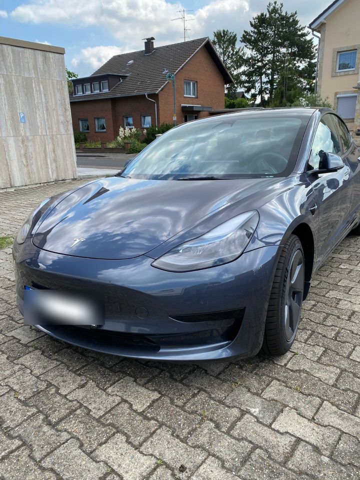 Tesla Model 3 SR+ grau in Niederkassel